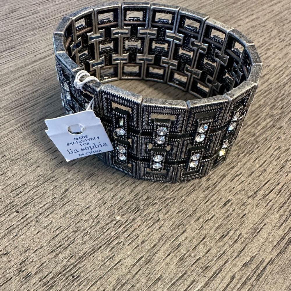 NWT Lia Sophia Rhinestone stretch bracelet in silver - Never Used